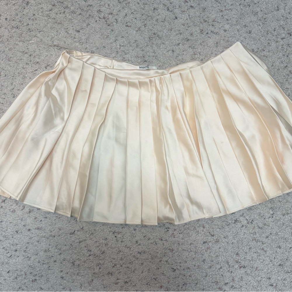 House of CB EMIRA Ivory Pleated Mini Skirt - Picture 5 of 6